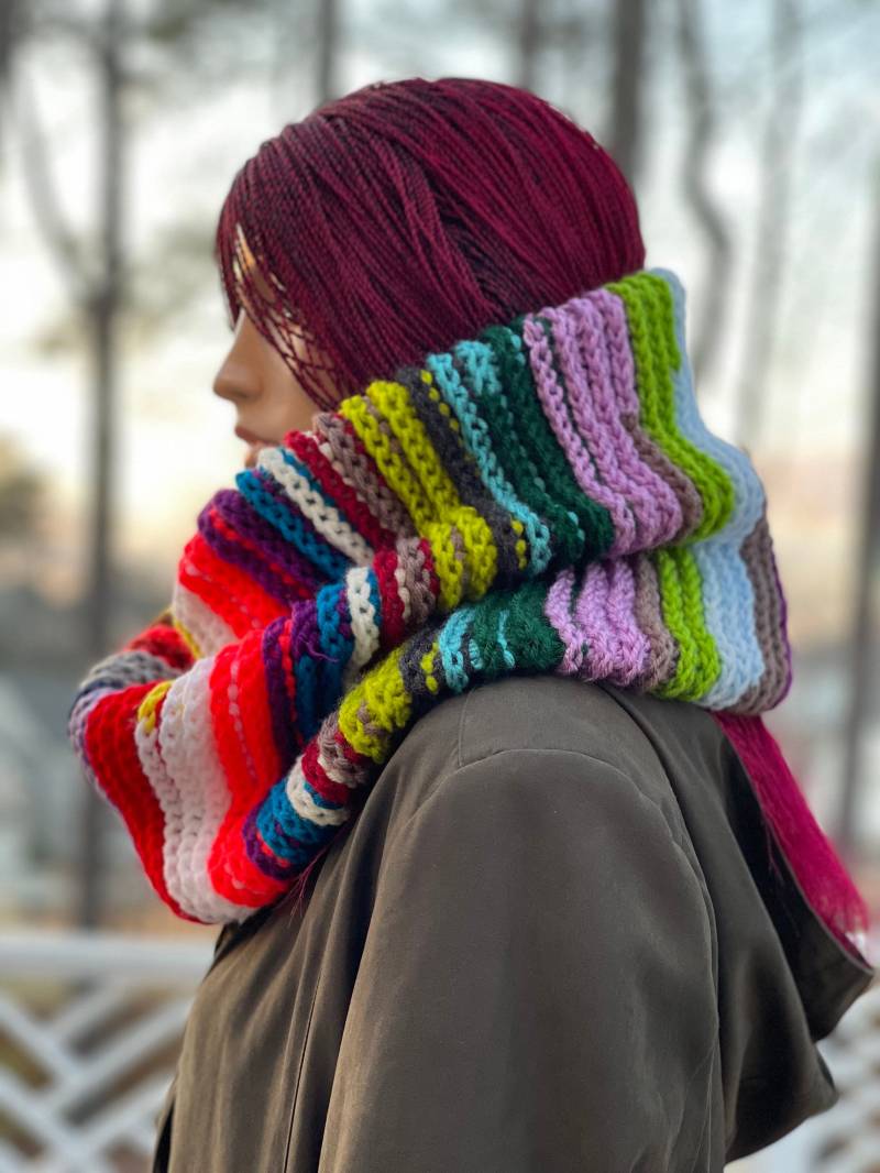 Restgarn Häkelschal Mit Wasserfallausschnitt Frauen Halswärmer| Gerippte True Infinity Häkeln Cowl | Hand Gestrickte Loop Aus von Africancrab