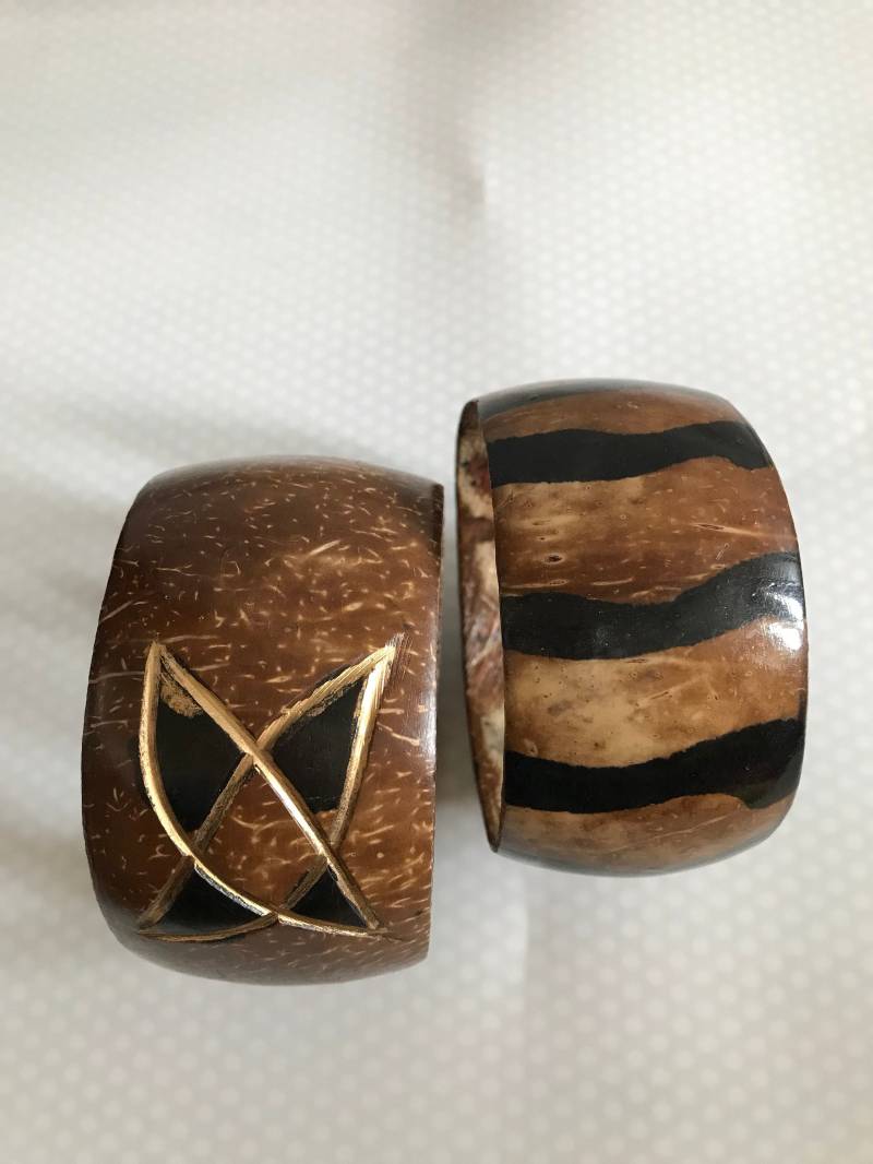 Handbemalte Armreifen Aus Kokosnussschalen von AfrochiqueDesigns