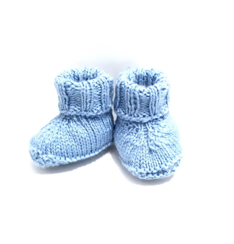 Babysöckchen, Gestrickte Babyschuhe Von 0-3 Monate in Hellblau Babysöckchen, Gestrickte Babyschuhe Von 0-3 Monate in Hellblau von Afrosteff