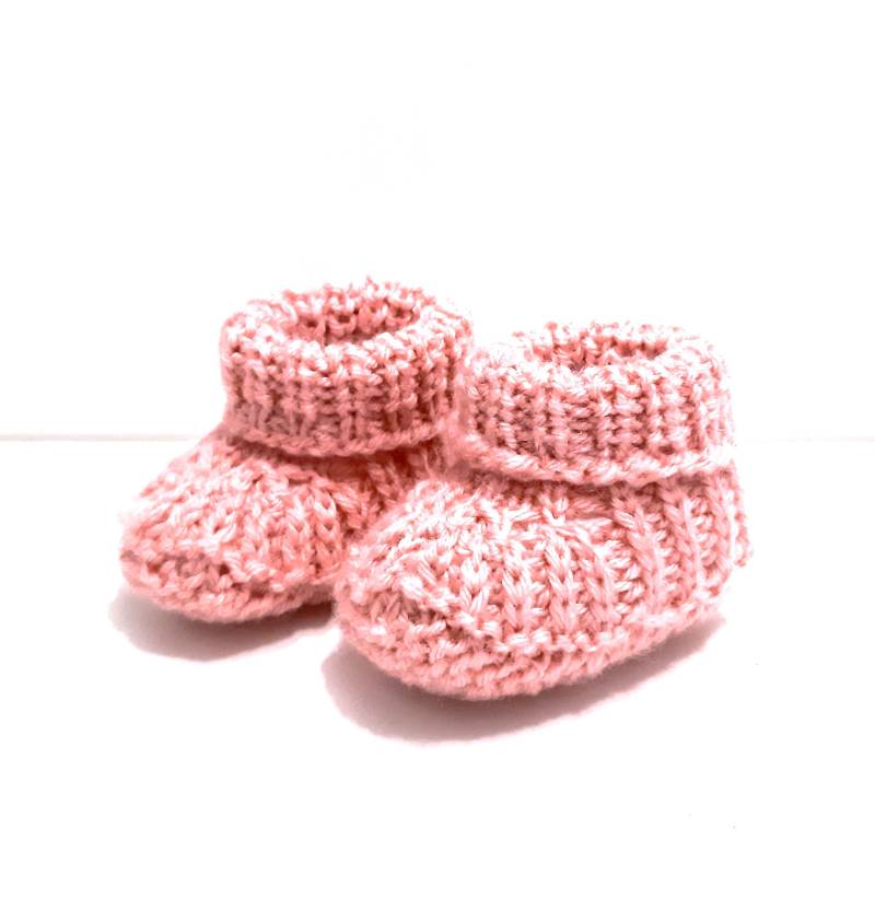 Babysöckchen, Gestrickte Babyschuhe Von 0-3 Monate in Rosa Babysöckchen, Gestrickte Babyschuhe Von 0-3 Monate in Rosa von Afrosteff