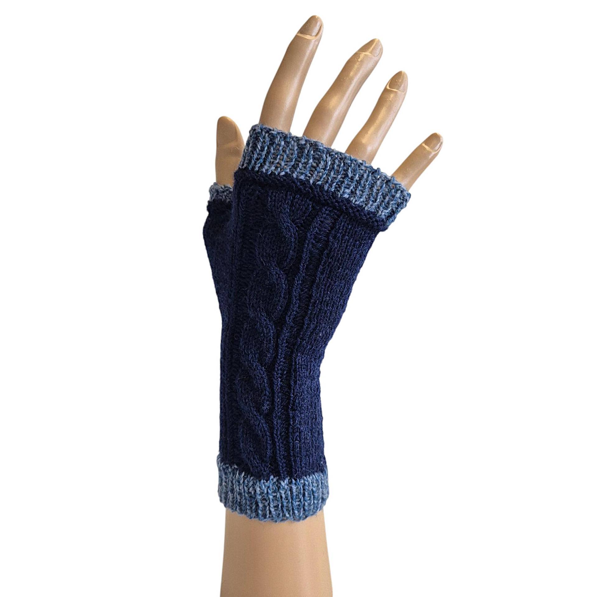 Fingerlose Handstulpen Blau Mit Zopfmuster Gestrickt, Armstulpen von Afrosteff