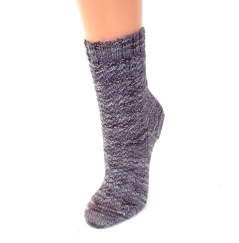 Handgestrickte Socken Gr. 38/39, Fliederfarben Mit Perlmuster Handgestrickte Socken Gr. 38/39, Fliederfarben Mit Perlmuster von Afrosteff