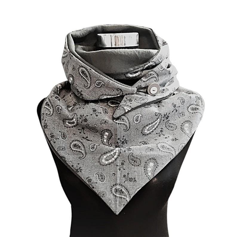Knopfschal Xl Grau Mit Paisley, Wickelschal Fleece von Afrosteff
