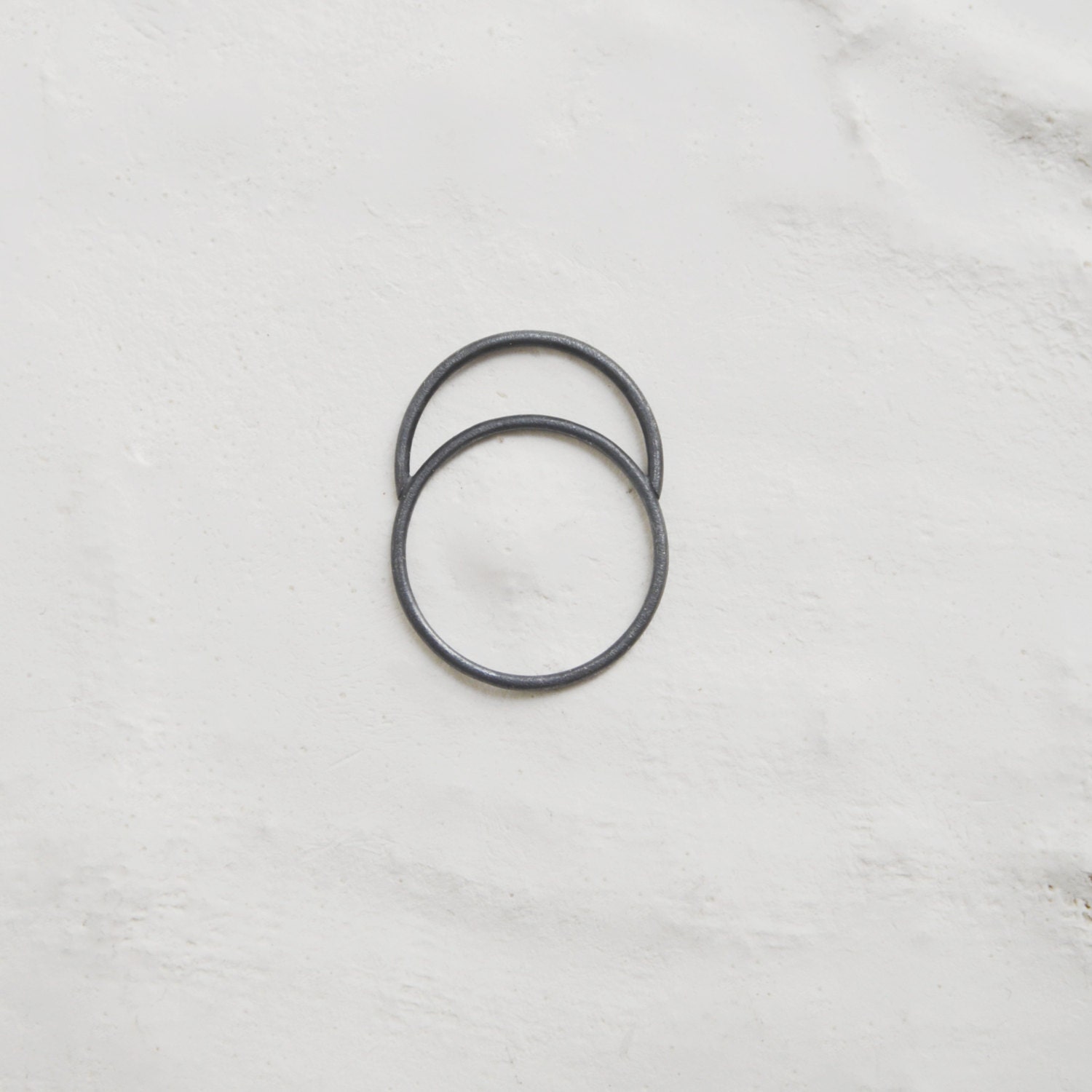 Linie Kreis Ring Aus Oxidiertem Silber Entworfen Und Von Hand Hergestellt in Paris Linie Kreis Ring Aus Oxidiertem Silber Entworfen Und Von Hand Hergestellt in Paris von AgJc