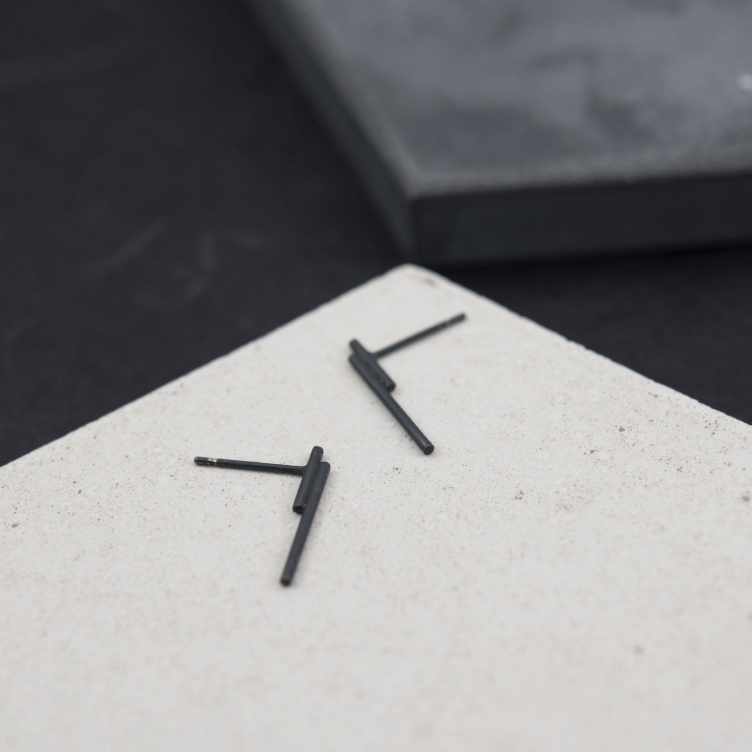Parallele Linien Ohrringe Aus Oxidiertem Silber Parallele Linien Ohrringe Aus Oxidiertem Silber von AgJc