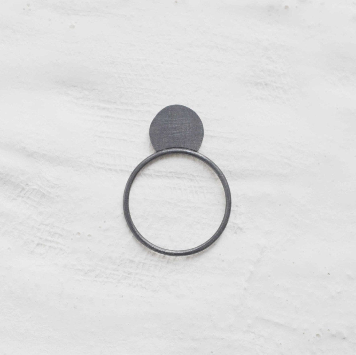 Dot Ring in Geschwärztem Silber Dot Ring in Geschwärztem Silber von AgJc