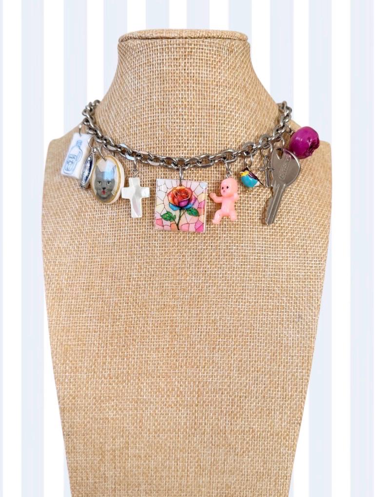 Halskette Mit Bunten Anhängern | Statement Kette Rosen Charm von AgapiLab