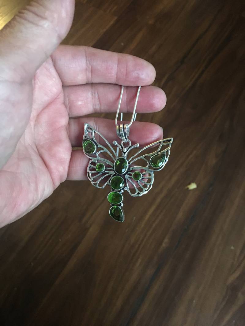 Herbstverkauf Wunderschöner Einzigartiger Schmetterling Peridot Anhänger Halskette - Grüne von AgateBeachcomber