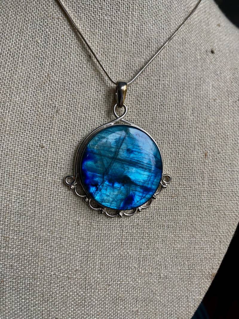 Rund Blau Labradorit Anhänger Halskette - Vintage Blauer Schimmer von AgateBeachcomber