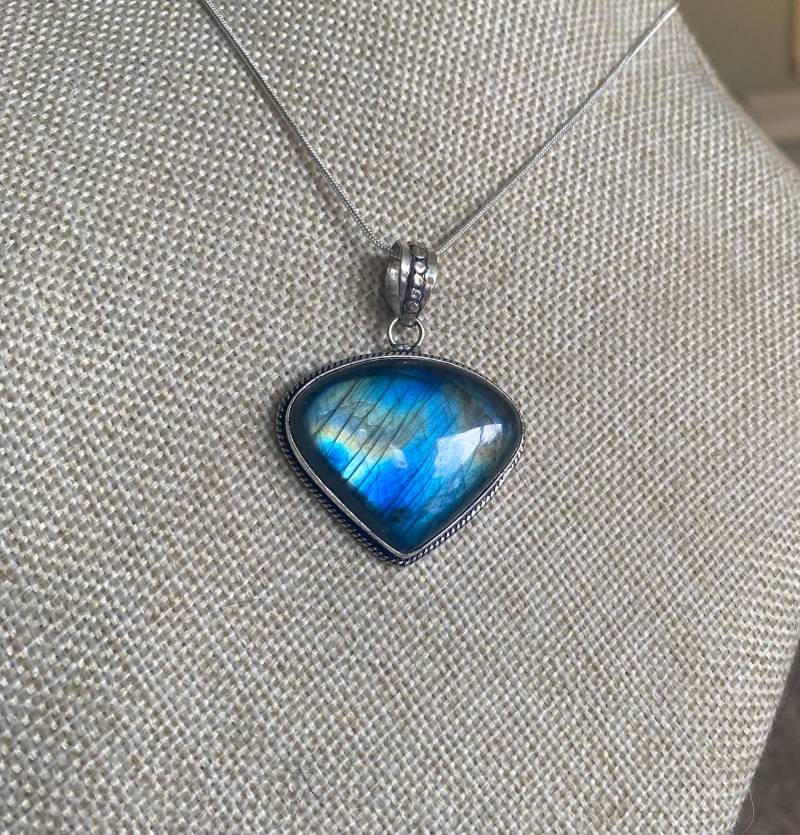 Sale Weiche Schöne Blaue Labradorit Anhänger Halskette-Labradorit Halskette - Vintage von AgateBeachcomber