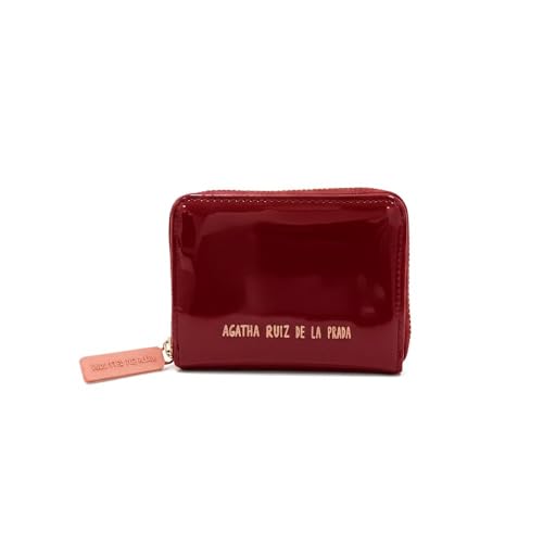 Agatha Ruiz de la Prada – Geldbörse aus burgunderfarbenem Lackleder mit kontrastfarbenem Schriftzug von Agatha Ruiz de la Prada