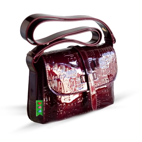 Agatha Ruiz de la Prada – Umhängetasche aus kastanienbraunem Lackleder mit geprägtem ARP-Logo und Klappenverschluss von Agatha Ruiz de la Prada