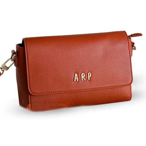 Agatha Ruiz de la Prada – Umhängetasche aus veganem Leder in Orange mit Klappe und bedruckter Innenseite aus Nylon von Agatha Ruiz de la Prada