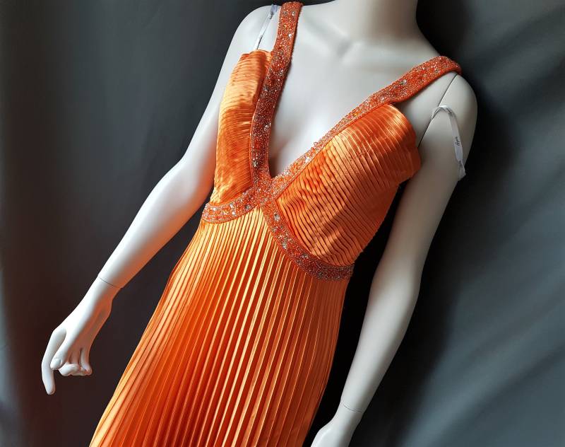 Retro 80Er Jahre Abendkleid Orange Plissee Lang - Formell Von Sparkle 30 "C Dd Taille 28" Gr. S 4-6 Herbstgarderobe von AgeOfRewind