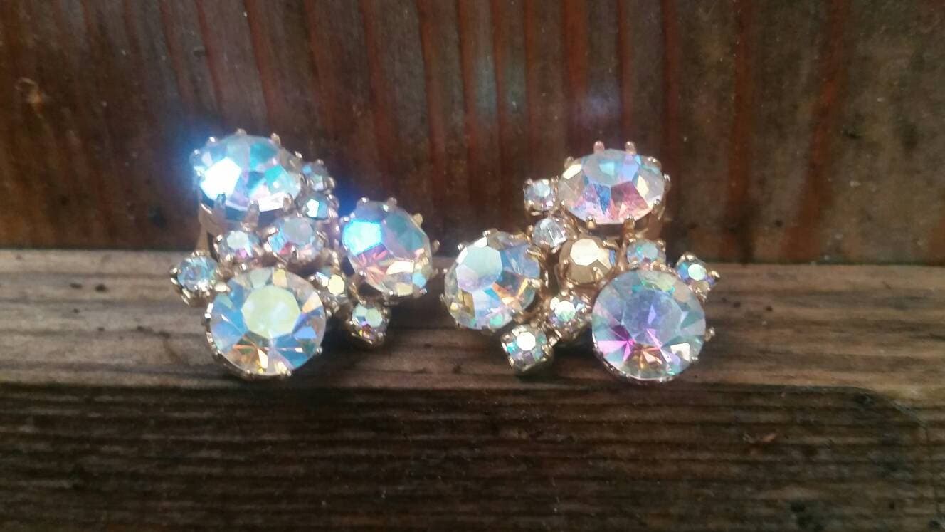 Vintage 1950Er Jahre Kahl Ohrclips Strass Aurora Borealis - Signed Modeschmuck Eisiger Winter Festliche Urlaub Weihnachten Gold Tone von AgeOfRewind