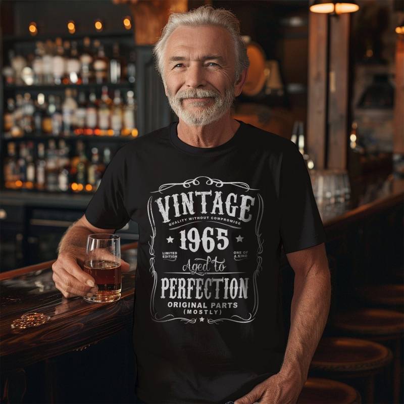 60. Geburtstagsgeschenk Für Männer Und Frauen - Vintage 1965 Im Alter Zur Perfektion Meistens Originalteile T-Shirt Geschenkidee. Drehen 60 Jahre von AgedToPerfectionTees