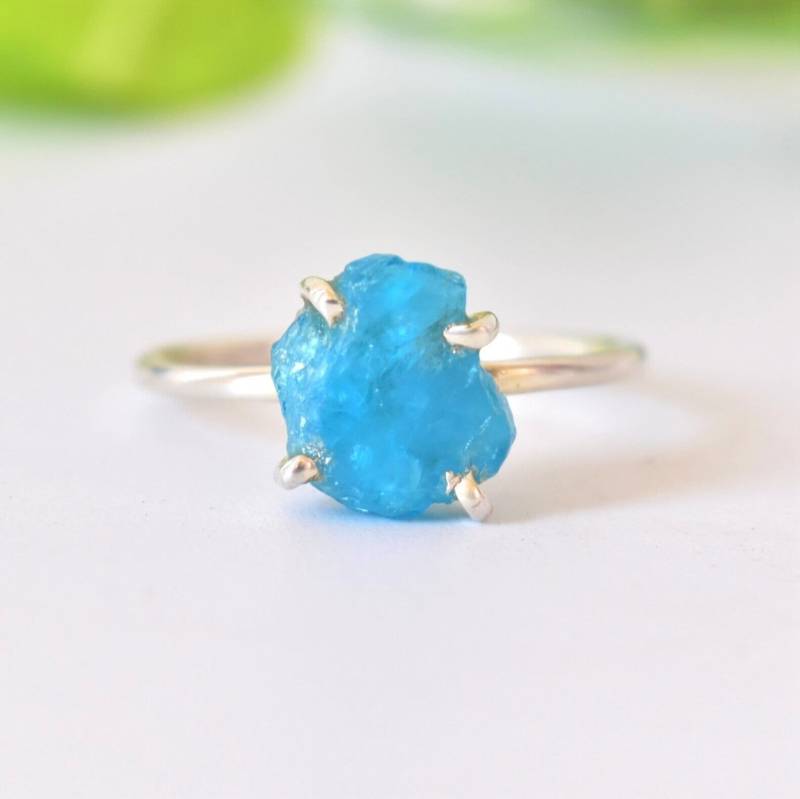 Roher Apatit Edelstein 925 Silber Ring Handgemachter Solitär Statement Ring von Ageeza