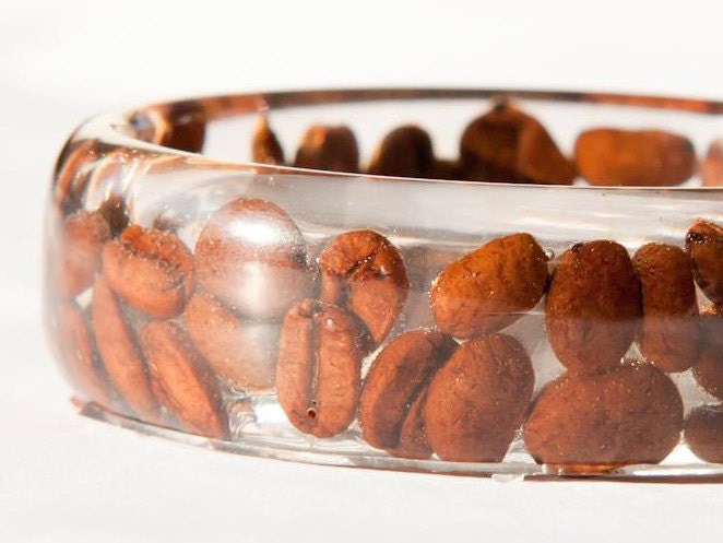 Harz-Armband Mit Echten Kaffeebohnen Im Inneren Harz-Armband Mit Echten Kaffeebohnen Im Inneren von Agnera