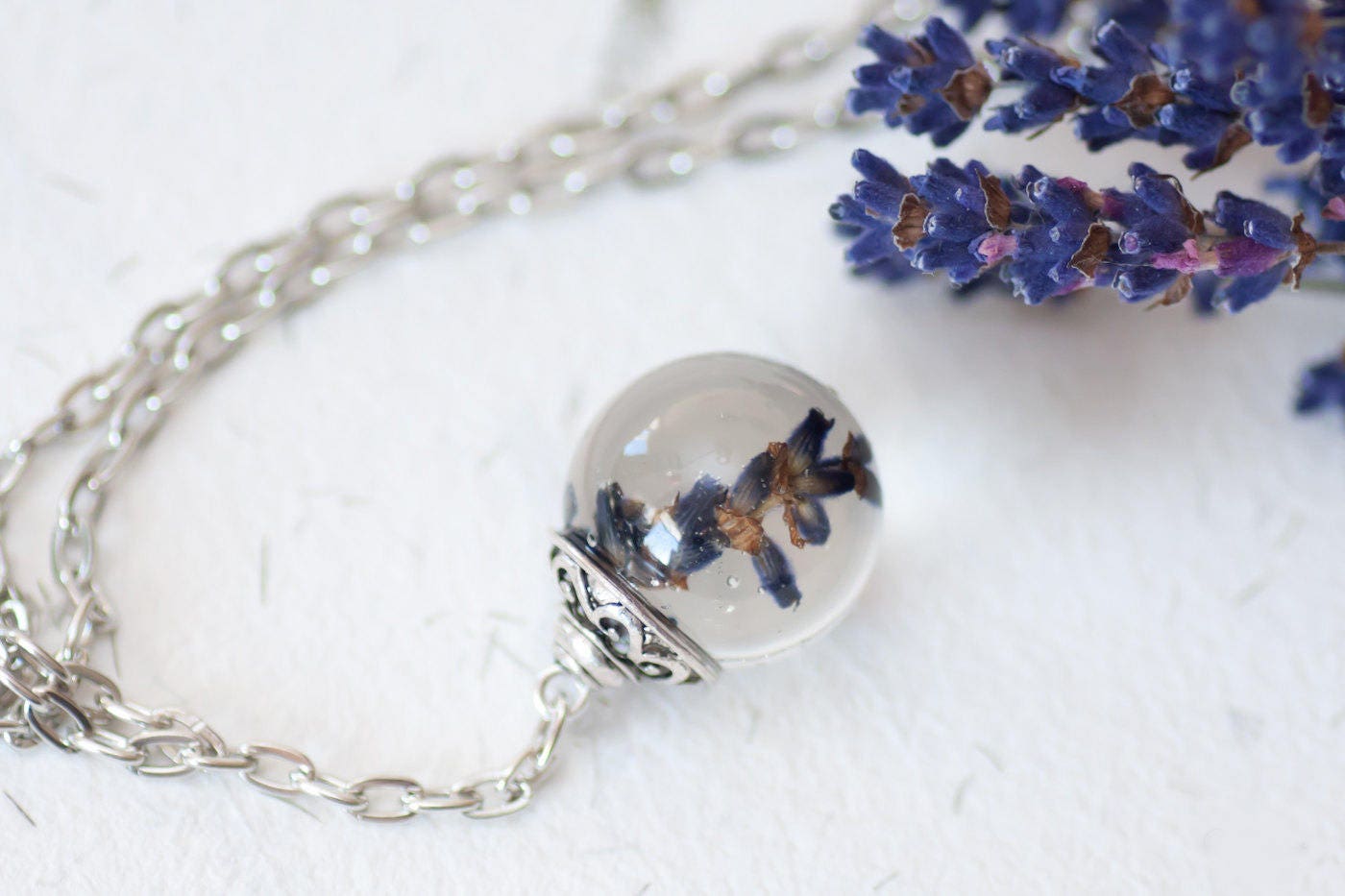 Lavendel Halskette - Anhänger Harz Kette Hochzeitsgeschenk Brauthalskette Brautjungfer Lavendel Halskette - Anhänger Harz Kette Hochzeitsgeschenk Brauthalskette Brautjungfer von Agnera