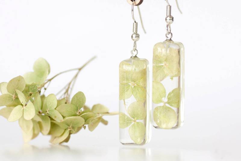 Pastellgrüne Hortensienblüten Ohrringe - Limettengrüner Blumenschmuck Pastellgrüne Hortensienblüten Ohrringe - Limettengrüner Blumenschmuck von Agnera