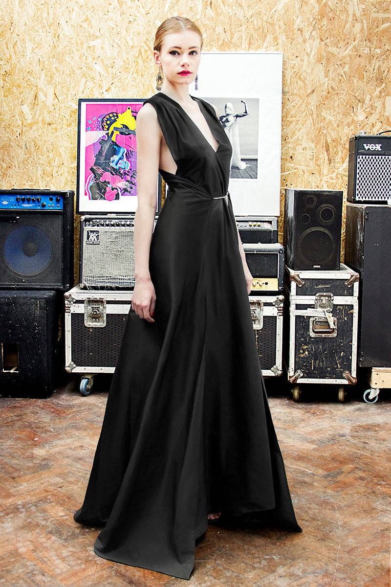 Seide Schwarzes Abendkleid Mit Goldkette - Agnes Mira Rosa von AgnesMiraRosa