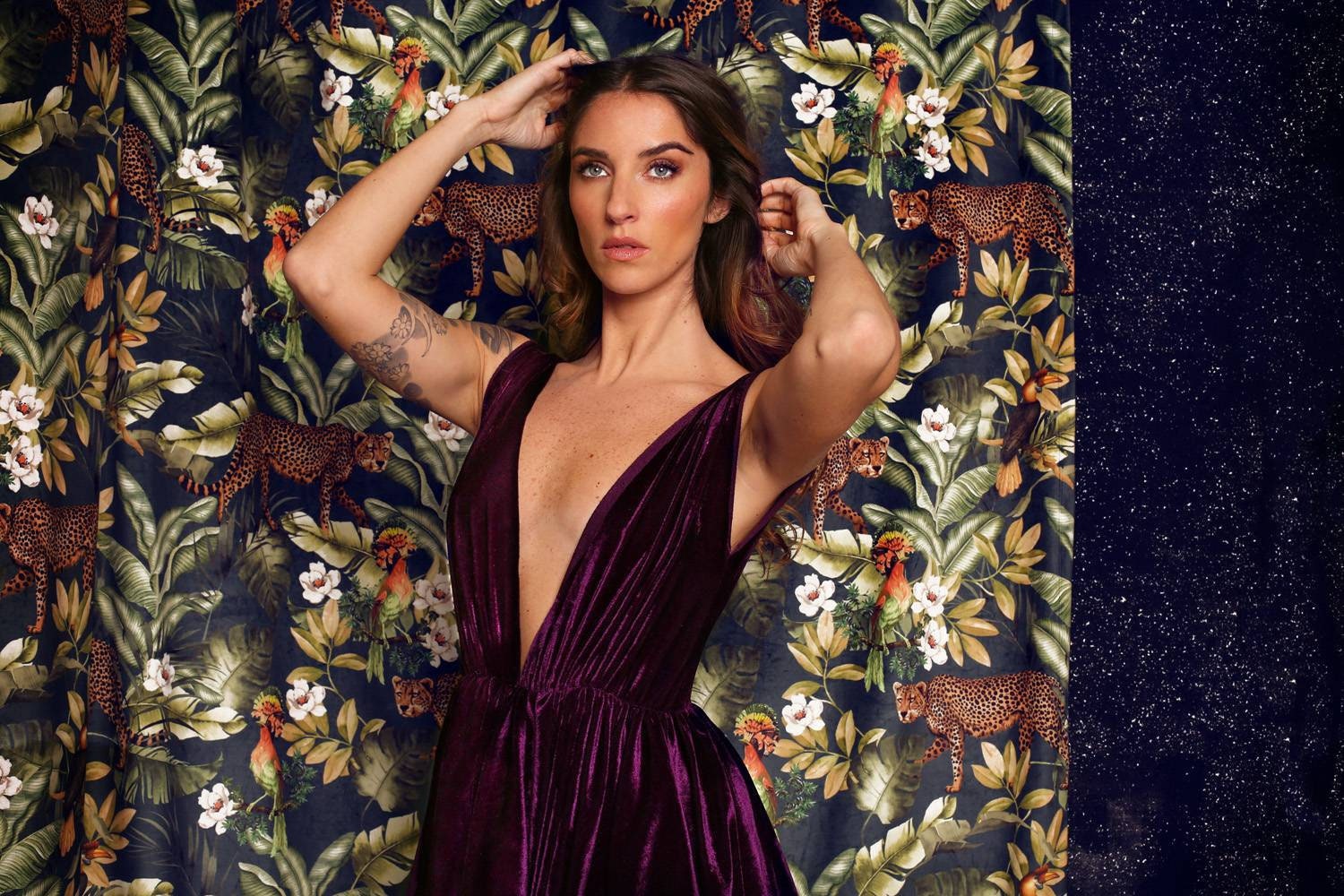 Samt-Abendkleid Mit V-Ausschnitt Elegantes Kleid Offenem Rücken von AgnesMiraRosa