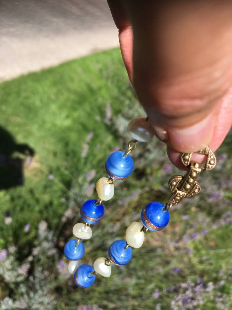 Hellblau Und Gold Glas Armband Mit Kultivierten Perlen Filigran von AgnesPurcellJewels