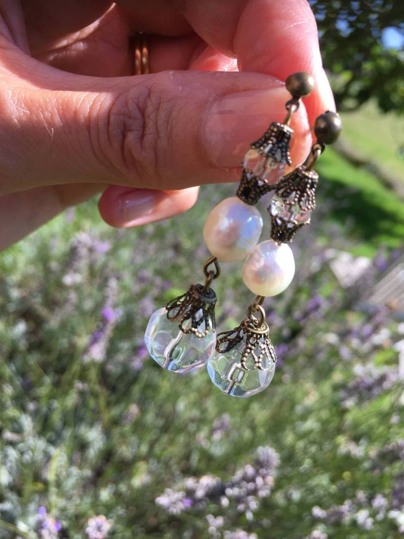 Klares Glas Und Kultivierte Perle Filigrane Ohrringe Klares Glas Und Kultivierte Perle Filigrane Ohrringe von AgnesPurcellJewels