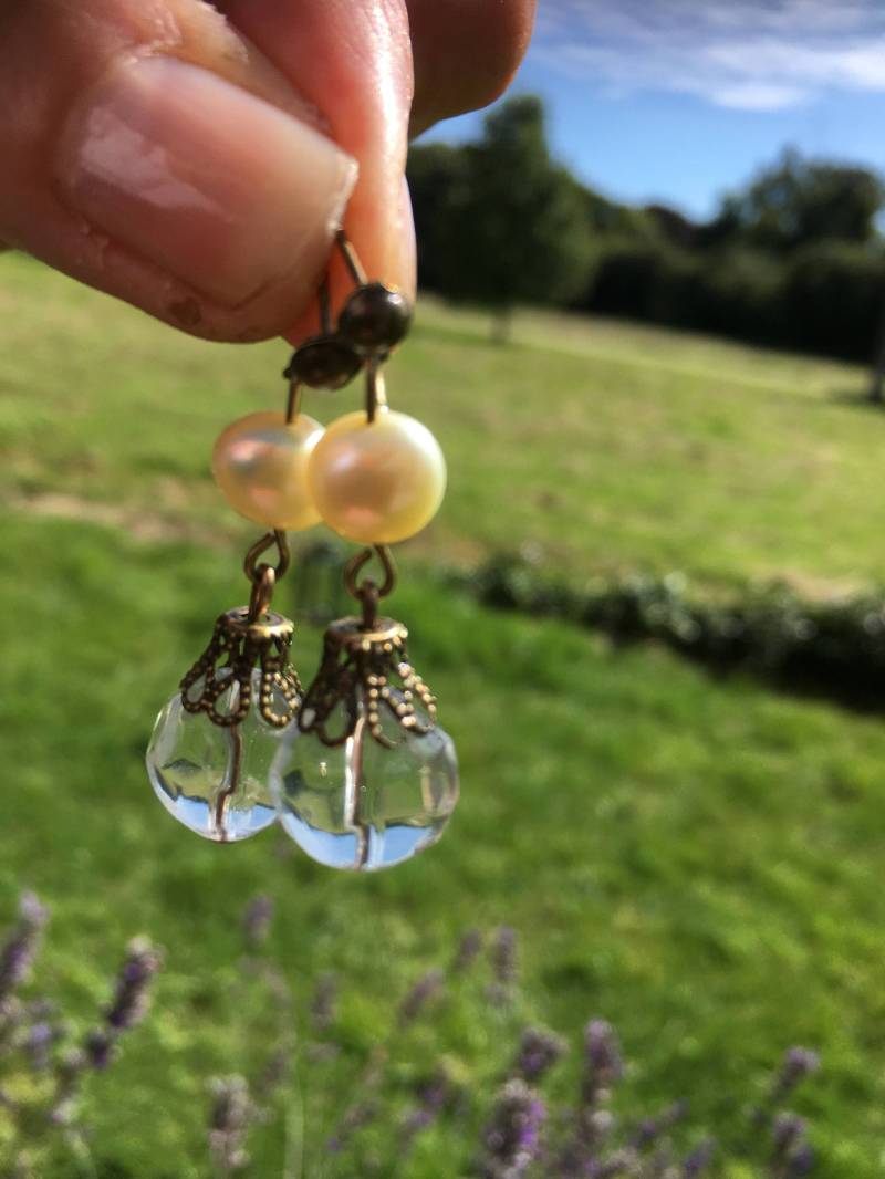 Klarglas Und Kultivierte Perle Filigrane Ohrringe Klarglas Und Kultivierte Perle Filigrane Ohrringe von AgnesPurcellJewels
