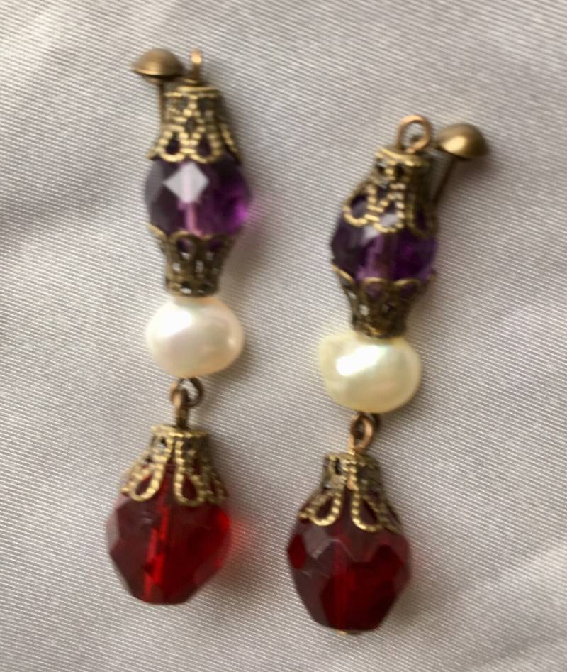 Perle Und Rote Lila Glasohrring Perle Und Rote Lila Glasohrring von AgnesPurcellJewels