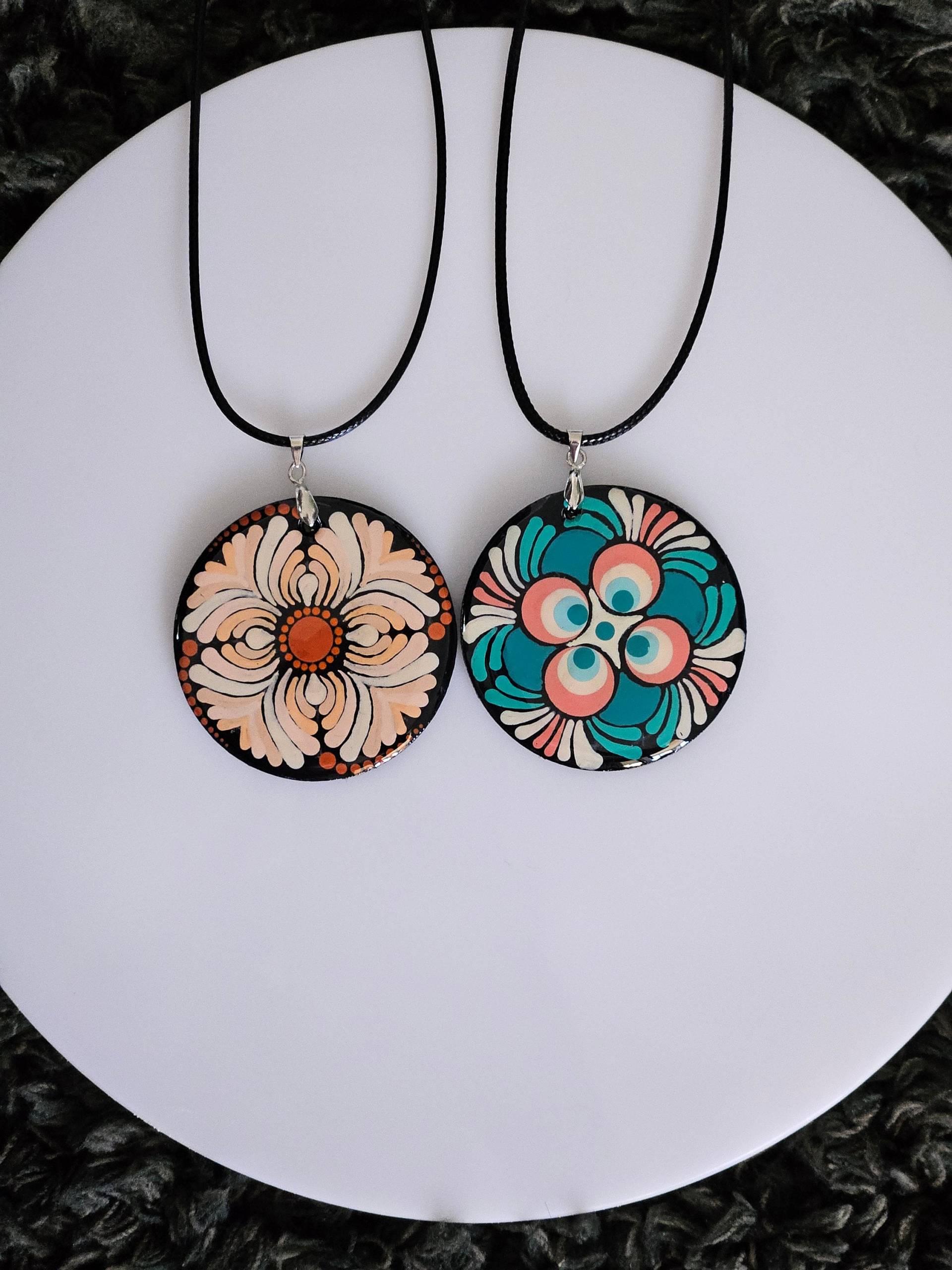 Handbemalter Mandala Anhänger - Boho Schmuck Für Mutter Und Freundinnen Geschenk Zum Jahrestag von AgniiKala