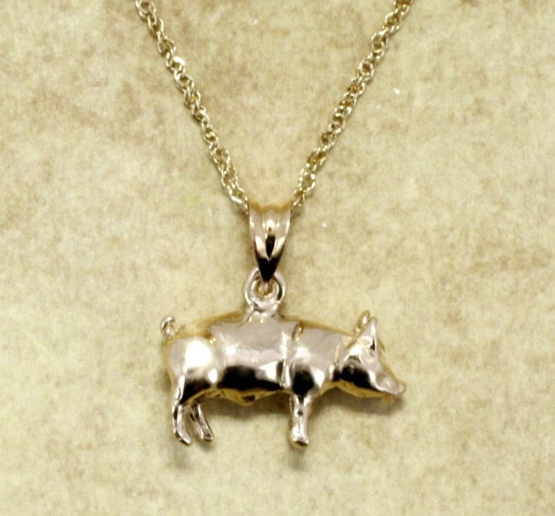 14Kt Gold Schwein Halskette Hand Geschnitzte Bauernhof Tier Anhänger 14Kt Gold Schwein Halskette Hand Geschnitzte Bauernhof Tier Anhänger von Agrijewelry