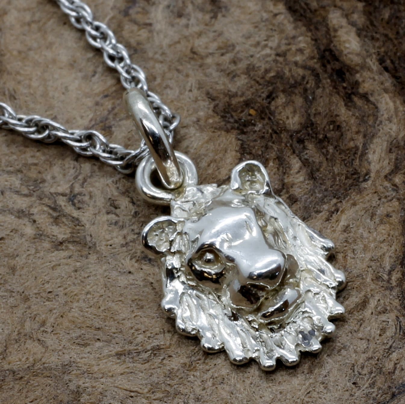 sterling Silber Löwenkopf Halskette Hand Modelliert Charme, 18 "Kette sterling Silber Löwenkopf Halskette Hand Modelliert Charme, 18 "Kette von Agrijewelry