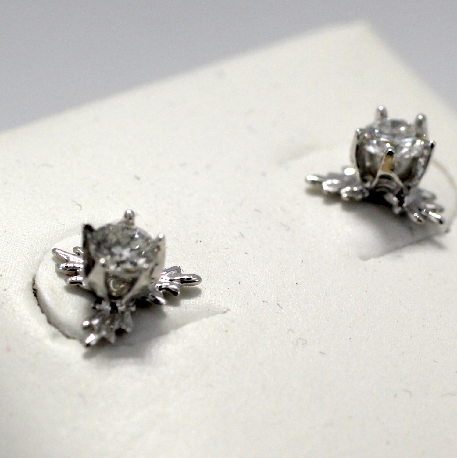 14Kt Weißgold Cotton Boll Diamant Ohrringe | 1/2Ct Tw von Agrijewelry