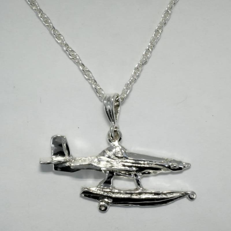 sterling Silber Fire Boss Flugzeug Halskette Handgeschnitzter Wasserflugzeug Anhänger von Agrijewelry