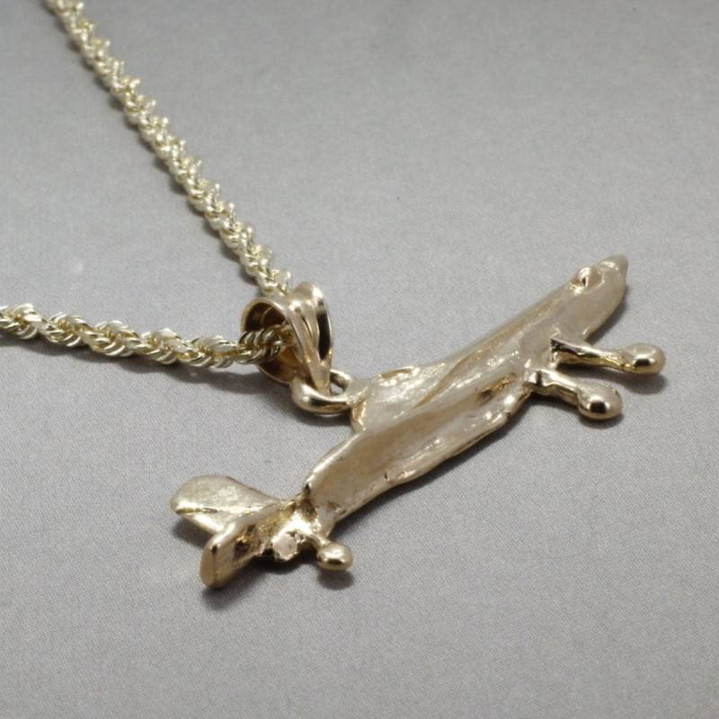 14Kt Gold Air Tractor Halskette Hand Geschnitzter Flugzeug Anhänger von Agrijewelry