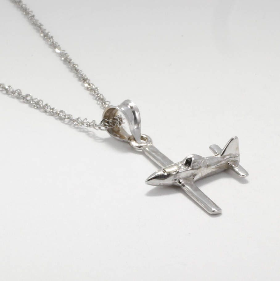14Kt Weißgold-Traktor-Halskette Spray Plane-Schmuck 14Kt Weißgold-Traktor-Halskette Spray Plane-Schmuck von Agrijewelry