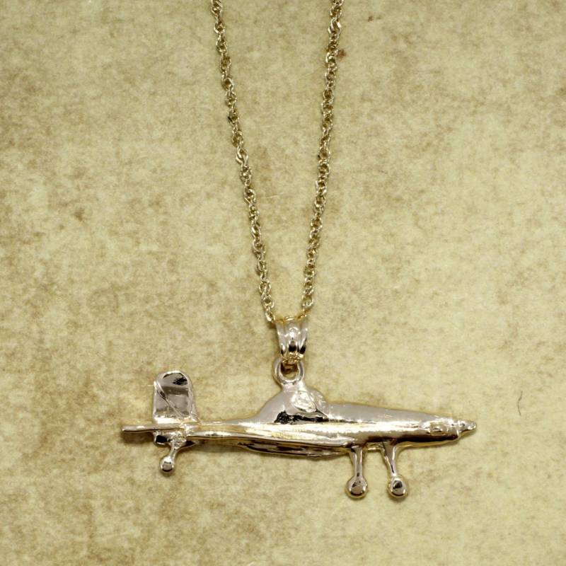 14Kt Gold Air Tractor Halskette Hand Geschnitzter Flugzeug Anhänger von Agrijewelry