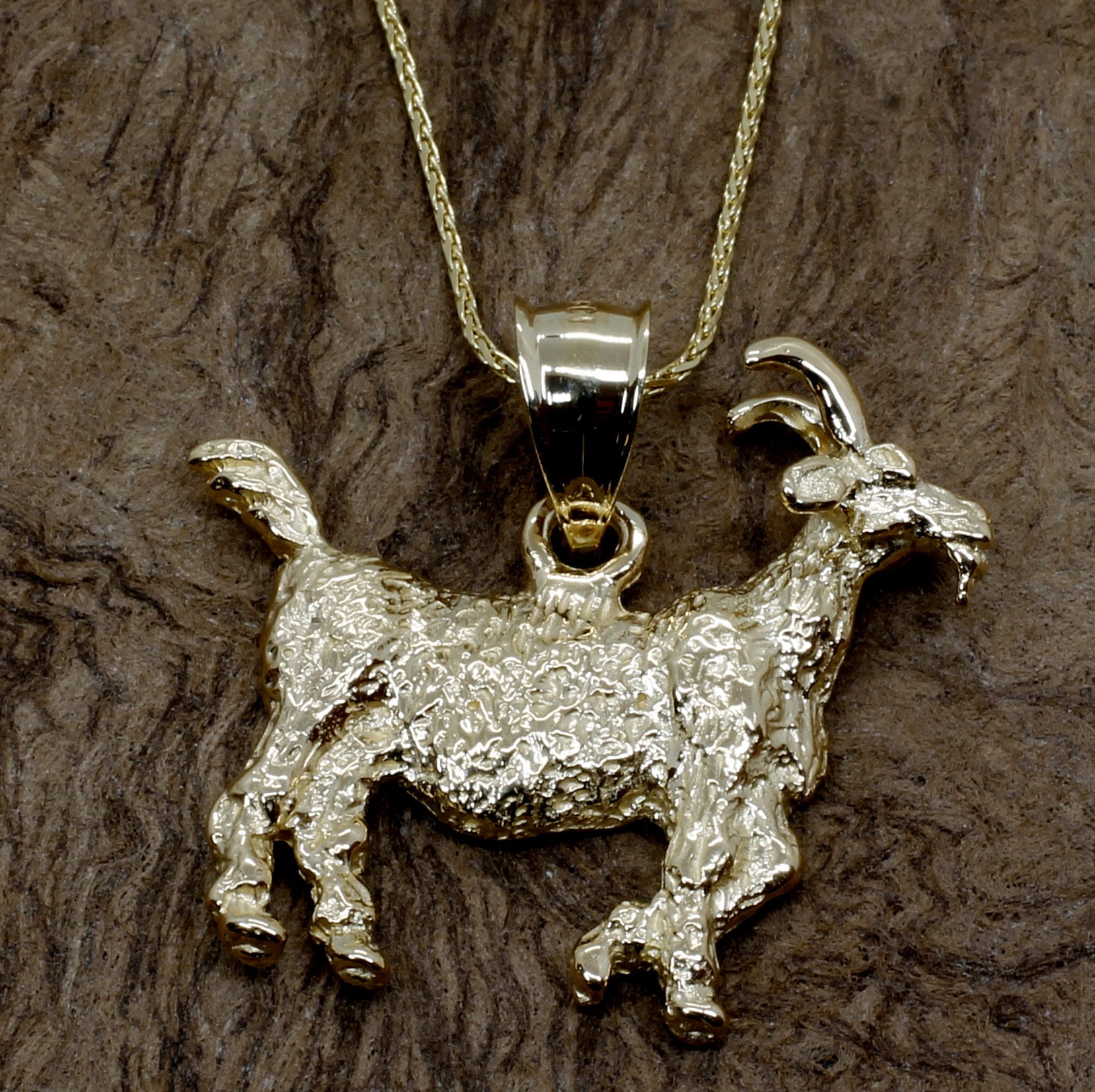 14Kt Solid Gold Goat Halskette Großer Billy Anhänger von Agrijewelry