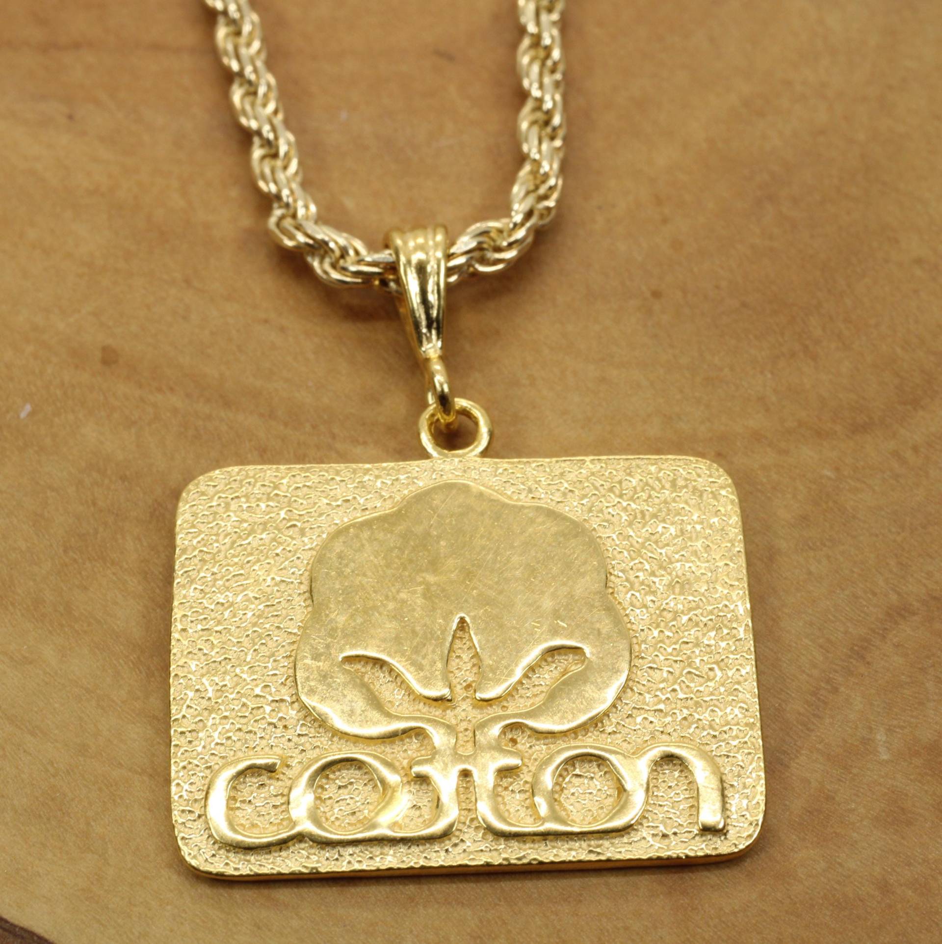 Gold Vermeil Cotton Inc. Logo Halskette Offiziel Lizensiertes Baumwoll Farmer Geschenk, Alles Edelmetalle von Agrijewelry