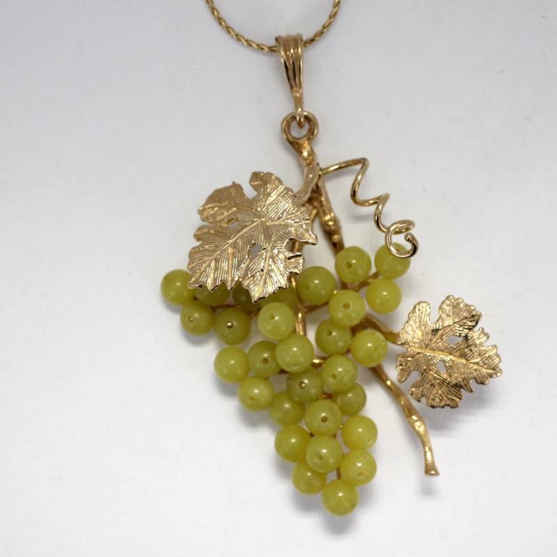 14Kt Gold Serpentin Jade Trauben Halskette 14Kt Gold Serpentin Jade Trauben Halskette von Agrijewelry