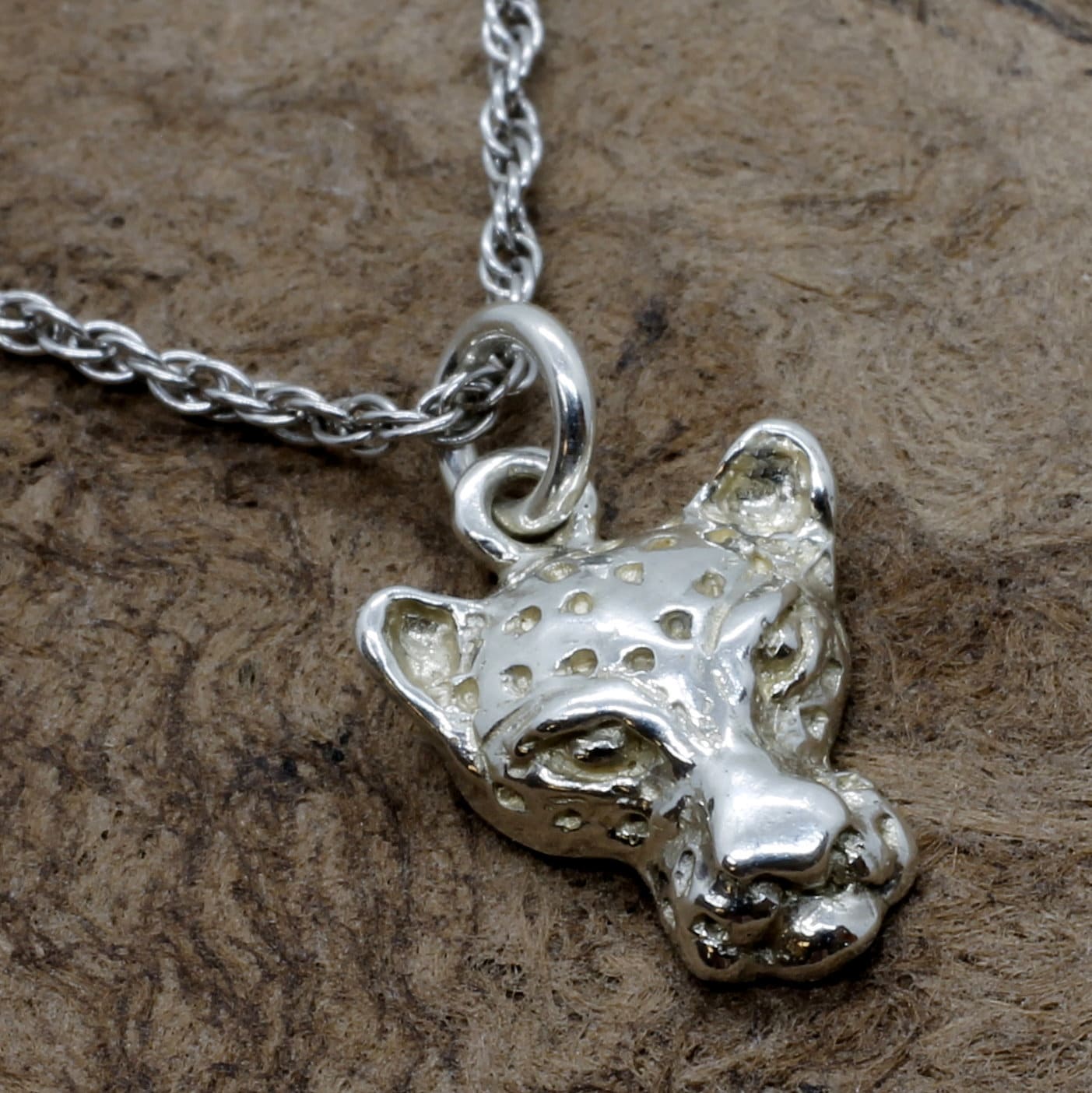 sterling Silber Leopard Kopf Halskette Handgeschnitzter Jaguar Schmuck sterling Silber Leopard Kopf Halskette Handgeschnitzter Jaguar Schmuck von Agrijewelry