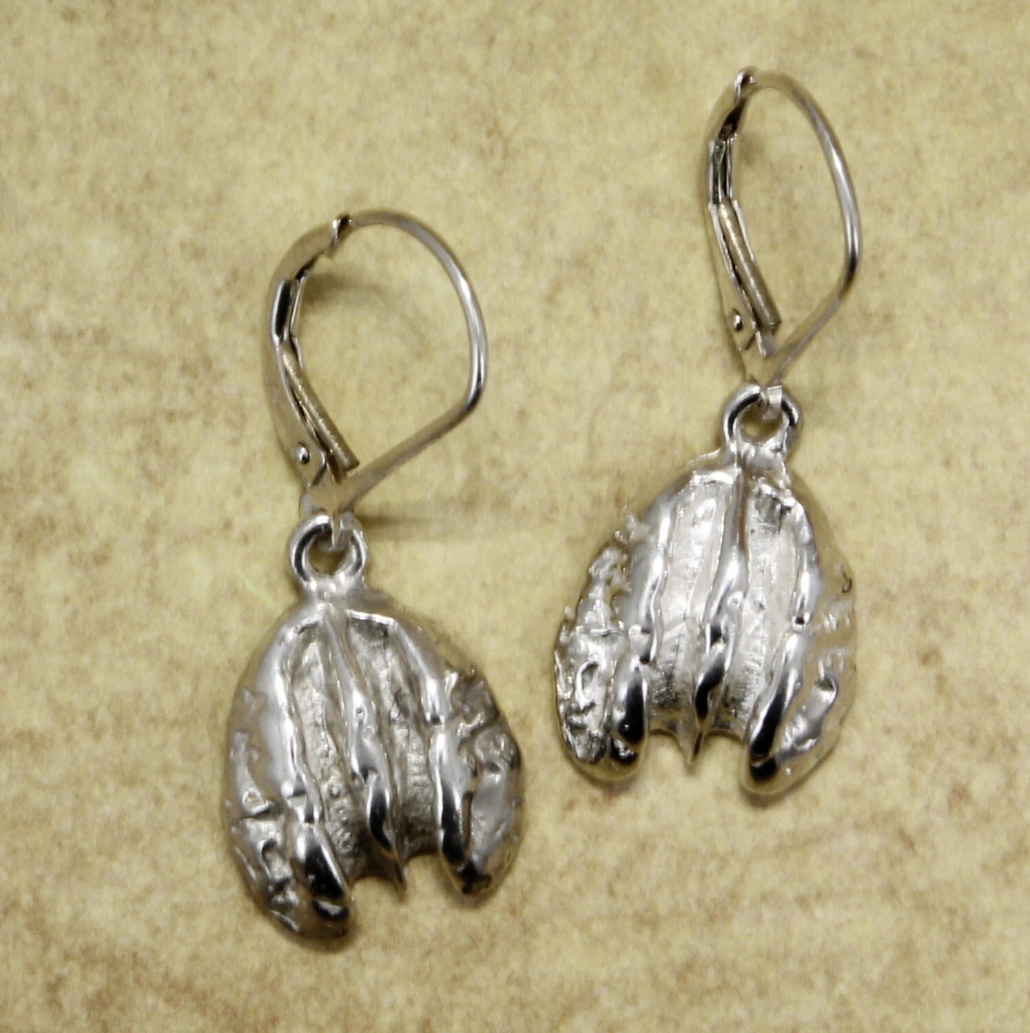 Kleine Sterling Silber Pecan Ohrringe, Baum Züchter Schmuck Kleine Sterling Silber Pecan Ohrringe, Baum Züchter Schmuck von Agrijewelry