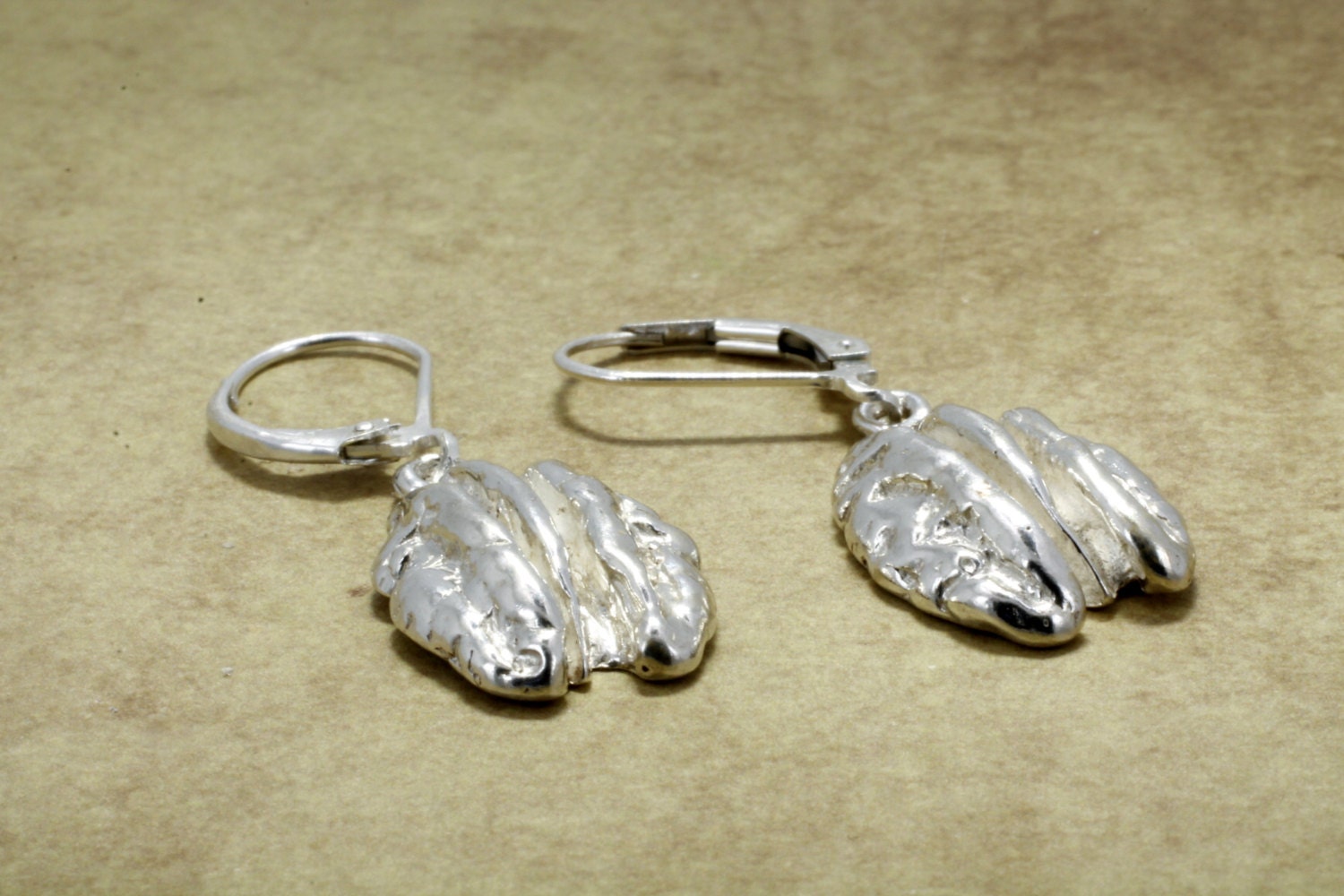 Kleine Sterling Silber Pecan Ohrringe Kleine Sterling Silber Pecan Ohrringe von Agrijewelry