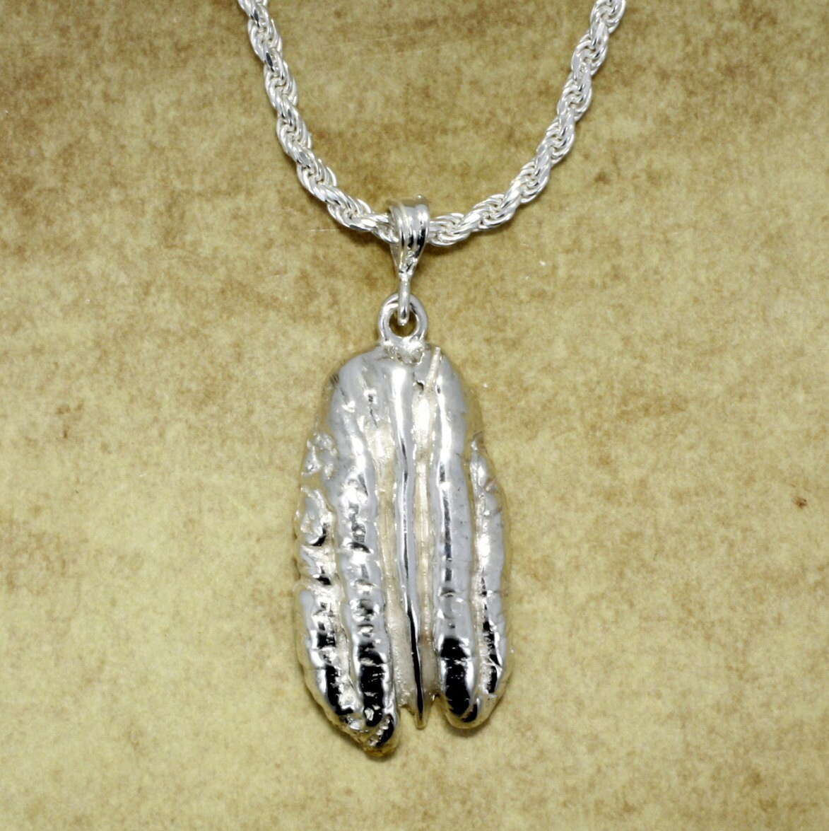 Jumbo Pekannuss Halskette 925 Sterling Silber Nuss Anhänger Jumbo Pekannuss Halskette 925 Sterling Silber Nuss Anhänger von Agrijewelry