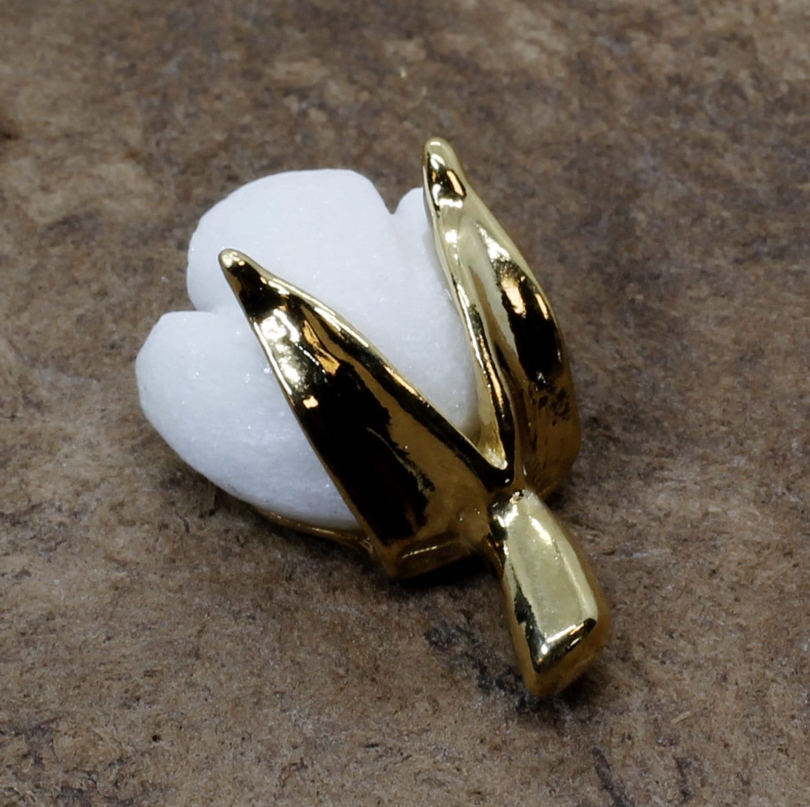 Handgemachte Baumwollkapsel Krawattennadel 14Kt Vergoldung, Quarzstein, Geschenk Zum 2 Jahre Jubiläum Handgemachte Baumwollkapsel Krawattennadel 14Kt Vergoldung, Quarzstein, Geschenk Zum 2 Jahre Jubiläum von Agrijewelry
