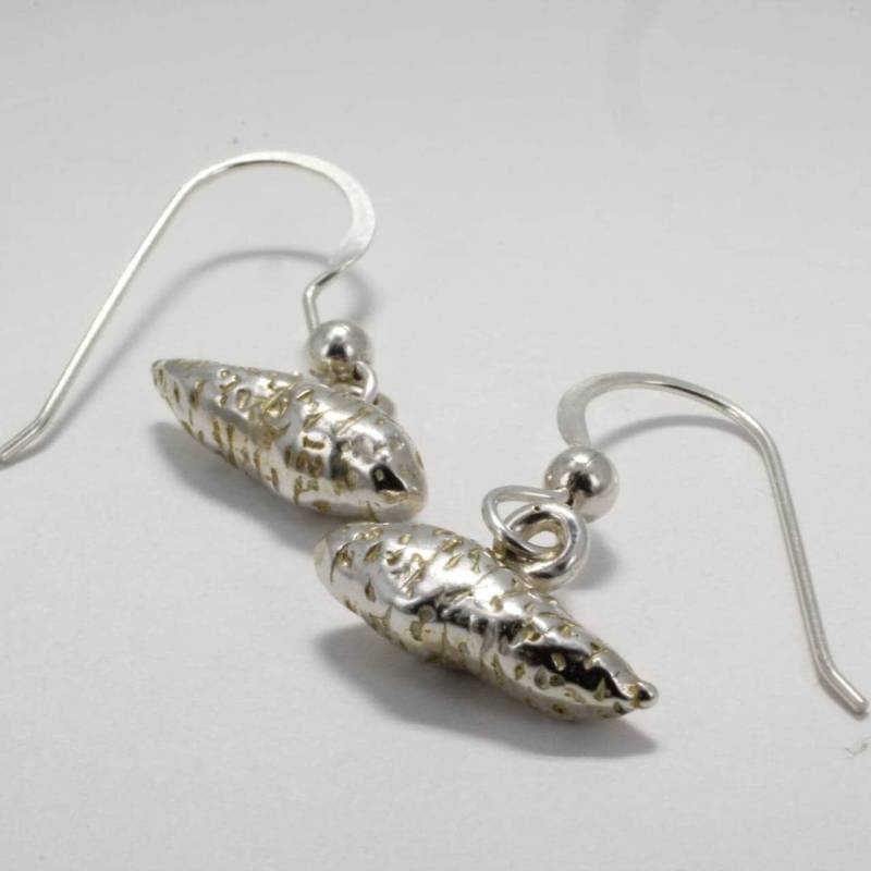 Süßkartoffel Ohrringe Handgeschnitzter Schmuck von Agrijewelry