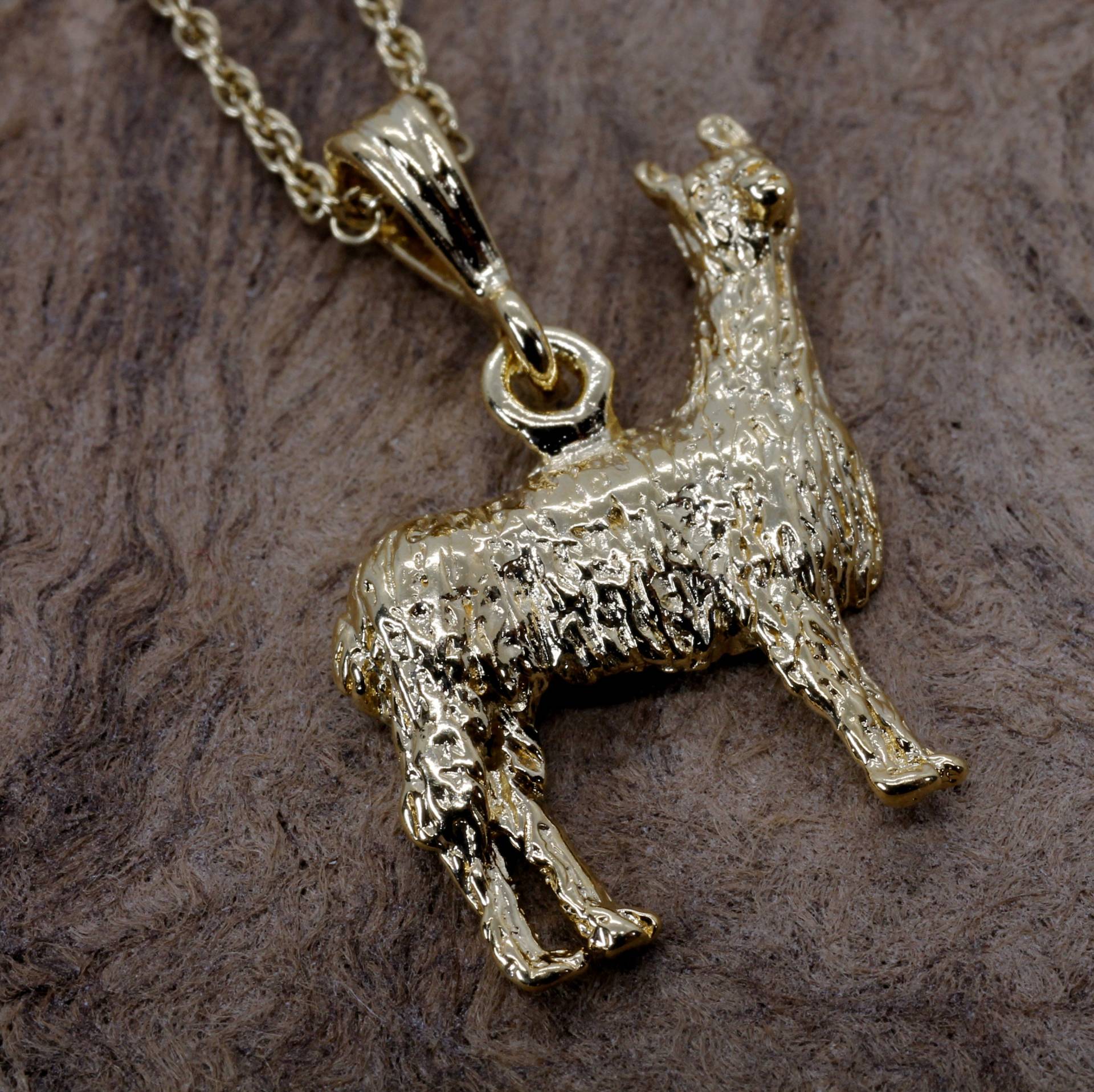 Suri Alpaka Halskette 14Kt Gold Vermeil Anhänger, Alpaka-Liebhaber Geschenk Alle Edelmetalle Suri Alpaka Halskette 14Kt Gold Vermeil Anhänger, Alpaka-Liebhaber Geschenk Alle Edelmetalle von Agrijewelry