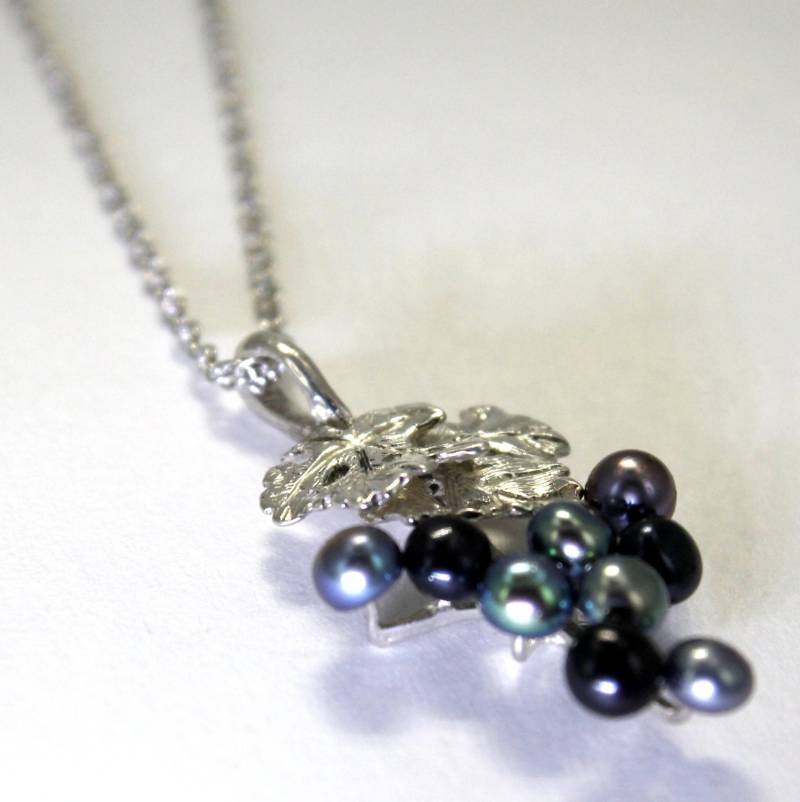 sterling Silber Trauben Kette Schwarz Süßwasser Perle Cabernet Blatt Anhänger von Agrijewelry