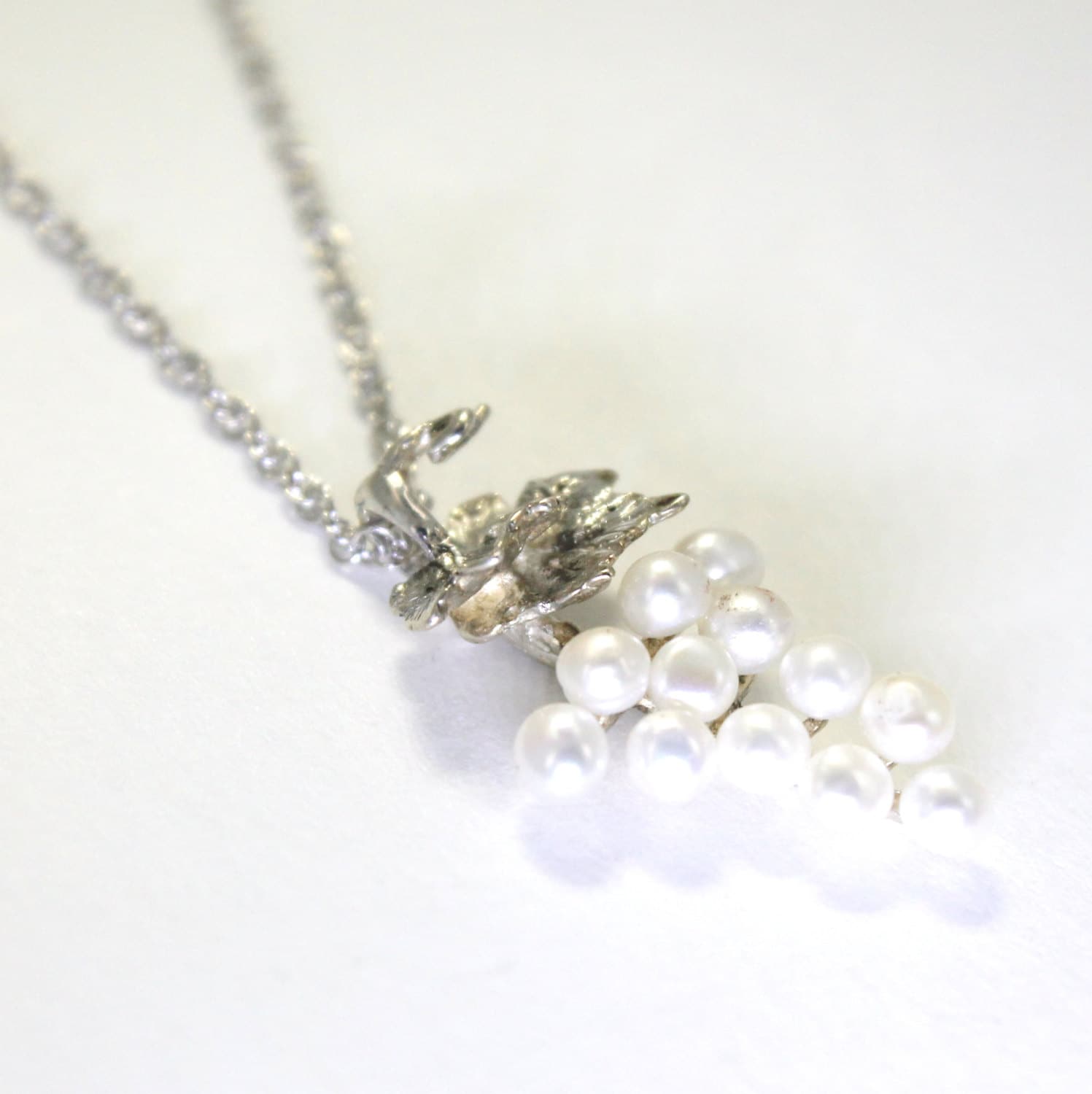 sterling Silber Trauben Halskette Süßwasser Perle Vine Anhänger sterling Silber Trauben Halskette Süßwasser Perle Vine Anhänger von Agrijewelry